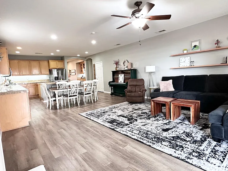 4343 Club Vista Dr — Photo 9