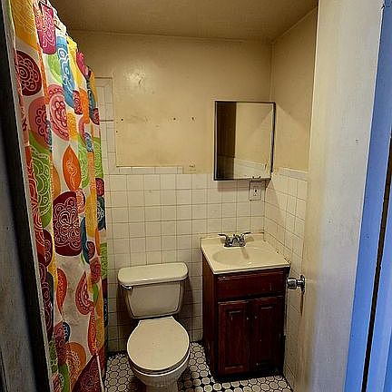 5th image of 433 E 141st St