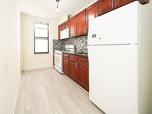 1st image of 31-06 38th St #20