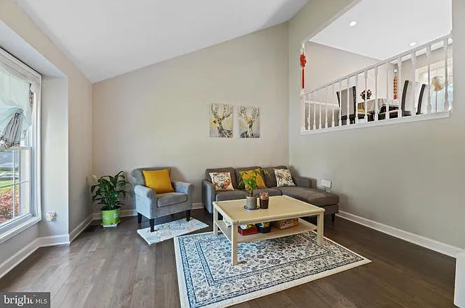 3 bed, 2498 sqft, $3,600 — Photo 4