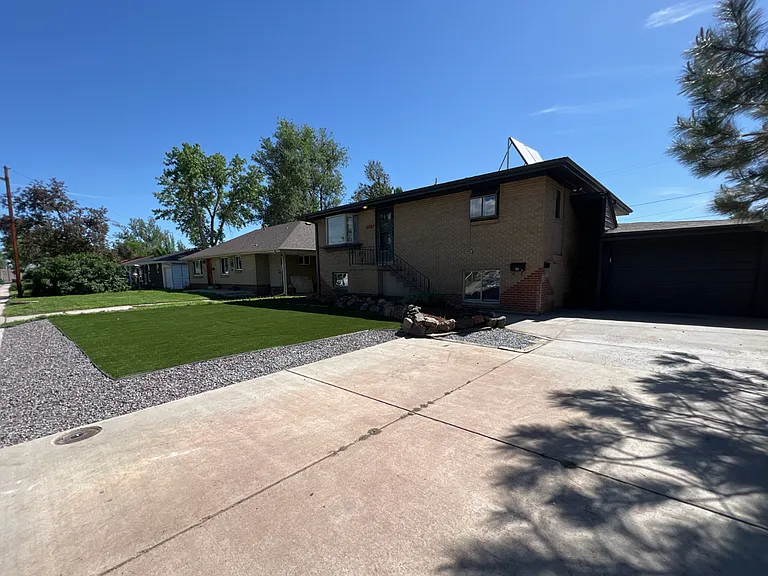 4728 Estes St #B — Photo 15