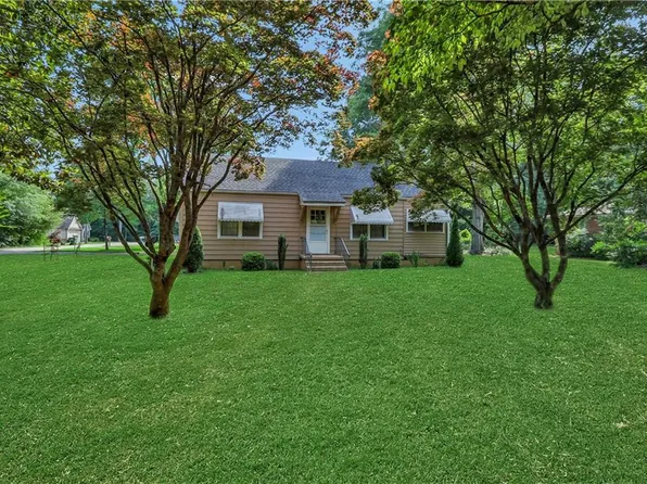 303 Glen Iris Dr, Monroe, GA 30655