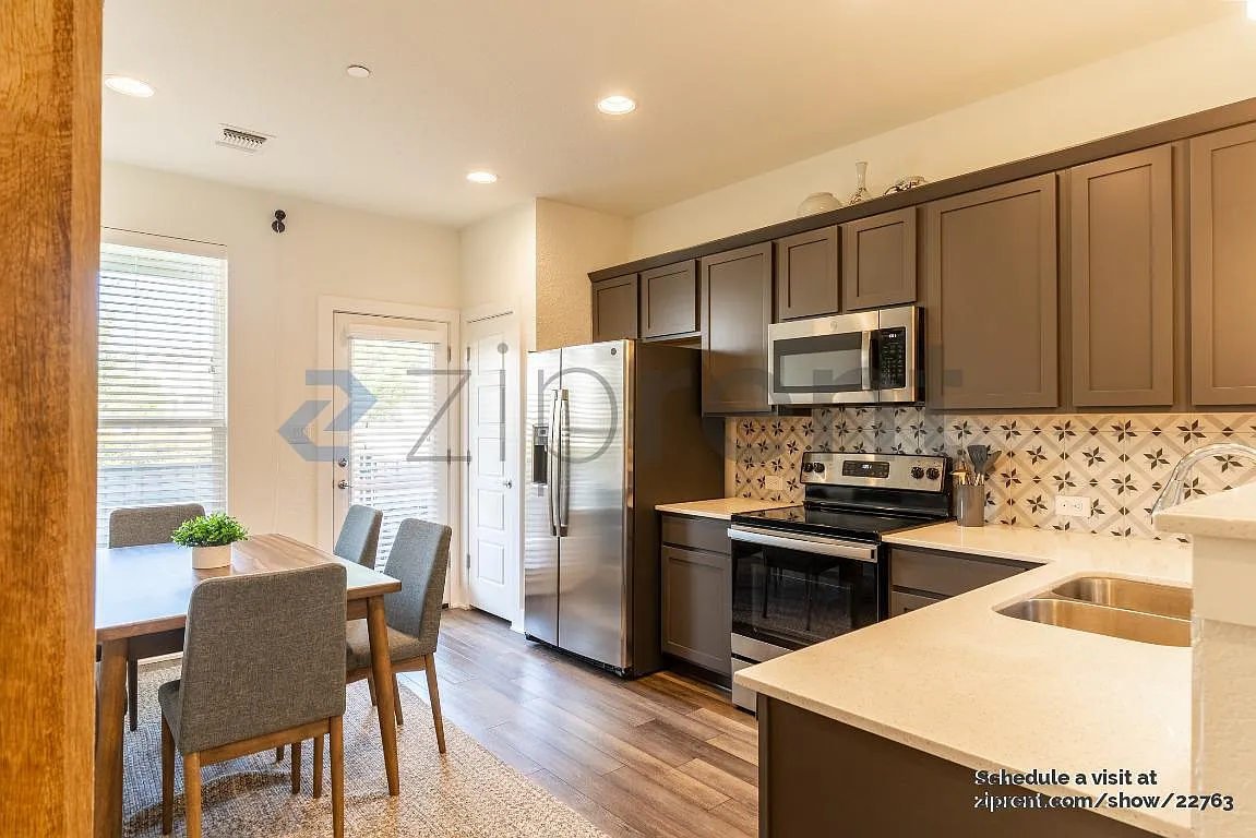 3 bed, 2.5 bath, 1729 sqft, $2,300 — Photo 4