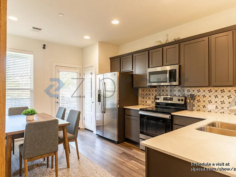 1806 Roseburg Dr — Photo 4