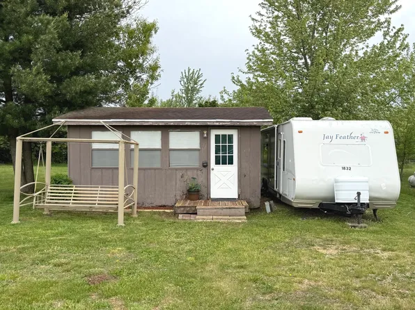 22-22 Woodhaven Lakes, Sublette, IL 61367