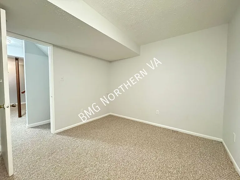 379 W Broad St — Photo 26