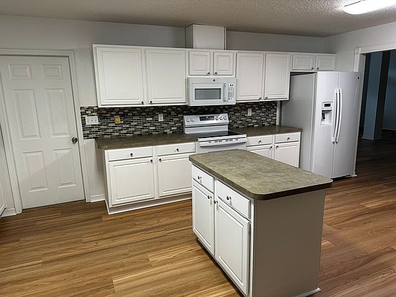 4th image of 1305 Hawks Crest Dr