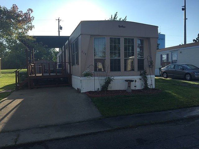 1st image of 918 Belle Aire St