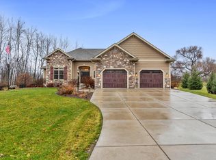 10060 Royal Oak Rd, Cedarburg, WI 53012