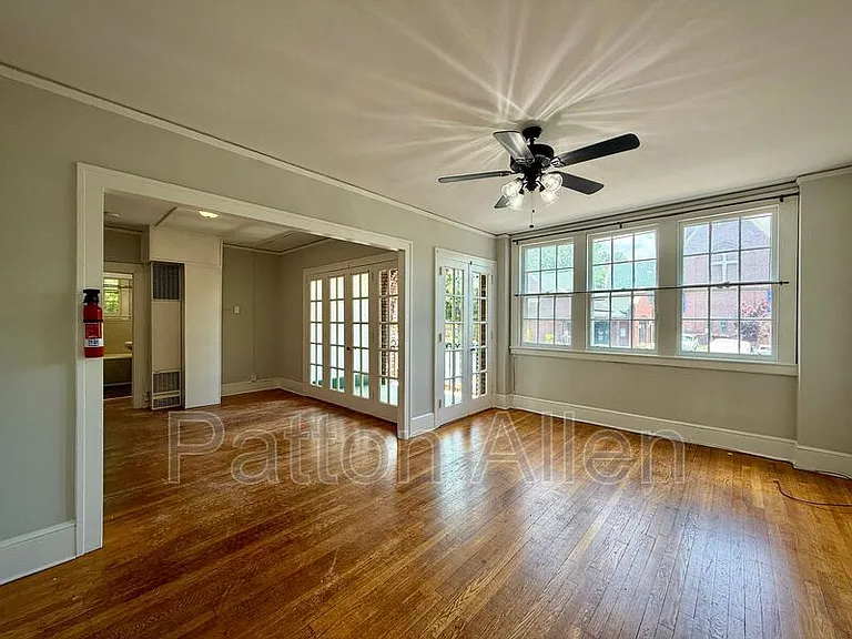 116 E Chestnut St #24 — Photo 2