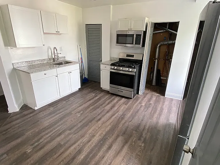 731 Reservoir St #3 — Photo 2