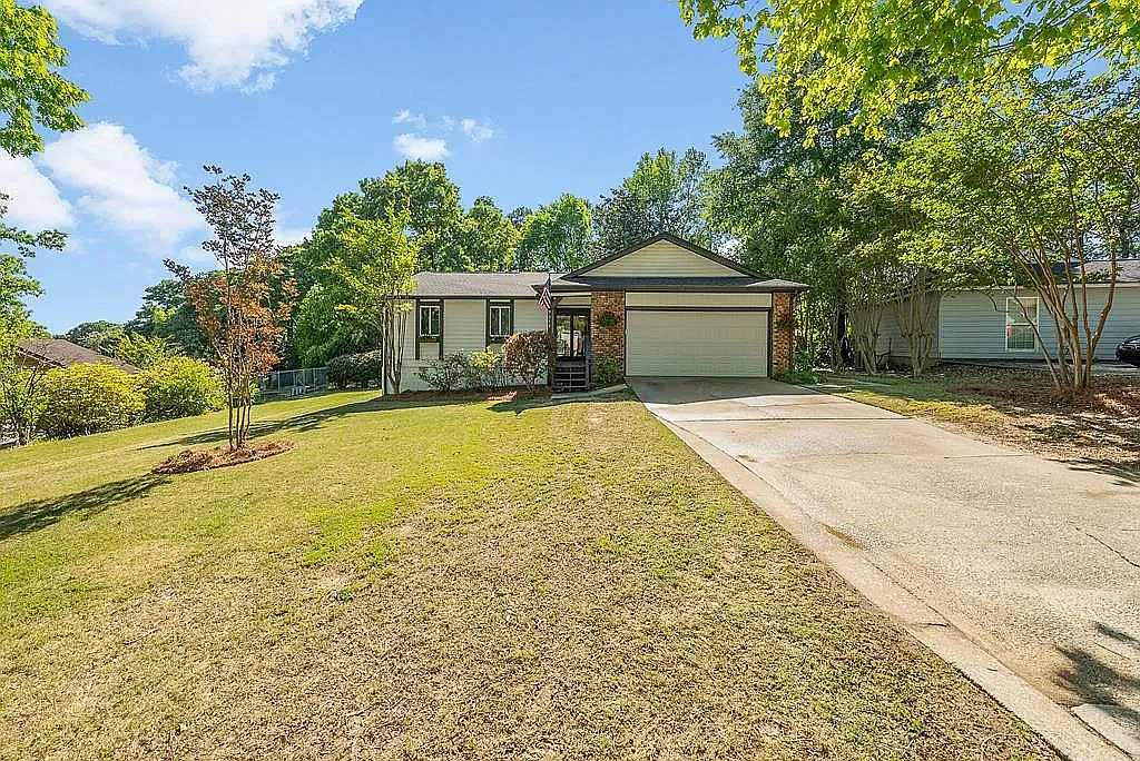 4 bed, 2100 sqft, $2,300 — Photo 3