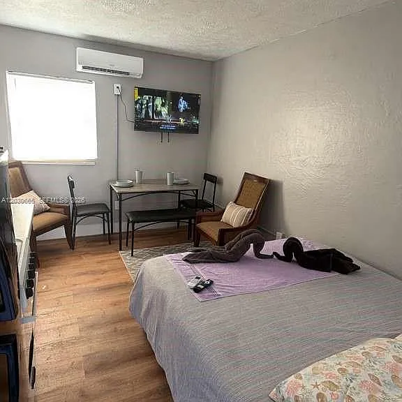 615 NE 4th St #3 — Photo 2