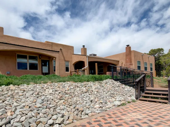 7 Lauren Taylor Ct, Tijeras, NM 87059
