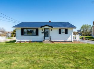 72 Hibernia St, Yarmouth, NS B5A 2M6