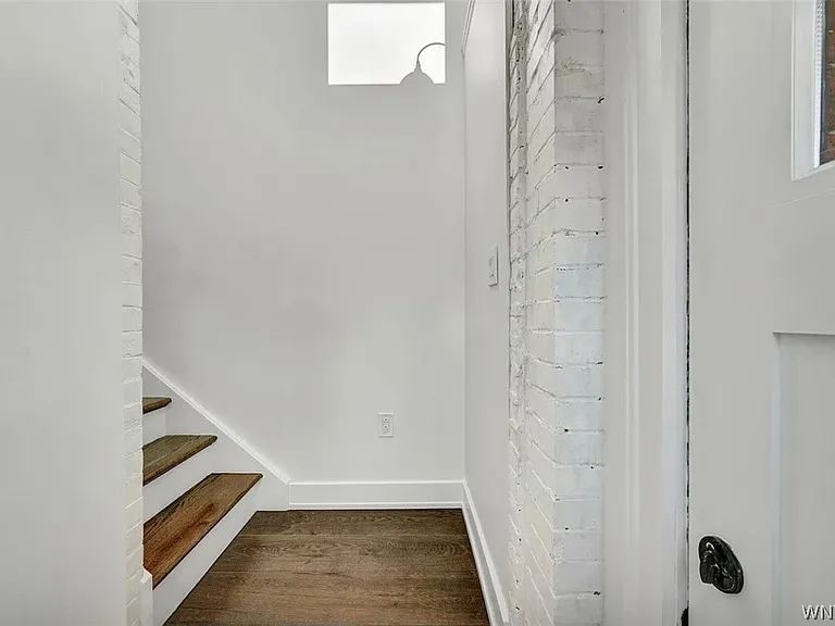 162 Allen St — Photo 2