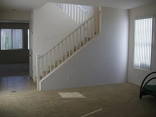 4 bed, 2.5 bath, 2212 sqft, $2,500 — Photo 3