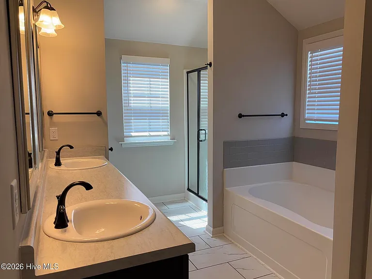 1210 Belgrove Dr — Photo 15