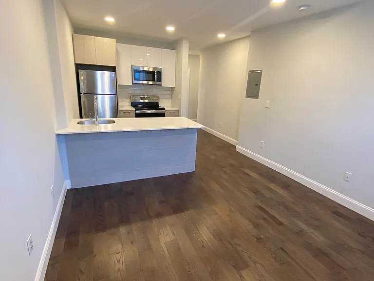 55 Queensberry St #15 — Photo 5