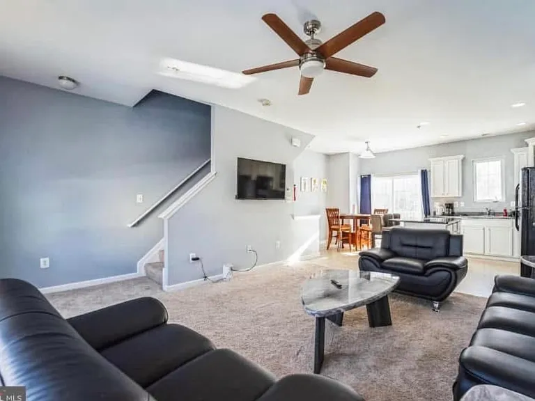 1131 Coulbourn Cor #1131 — Photo 4