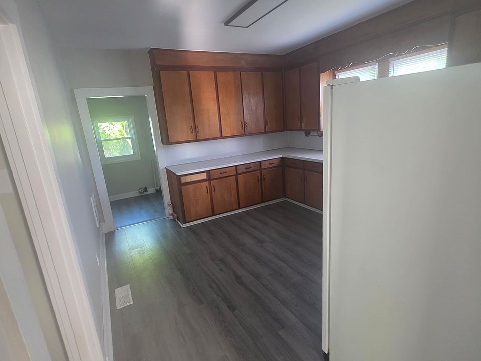 1st image of 117 Schoolfield Dr
