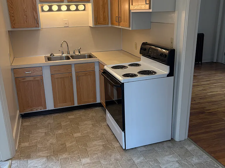 215 Lafayette Ave NE #4 — Photo 5