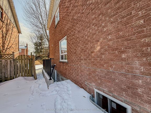 3rd image of 14 Sallis Dr