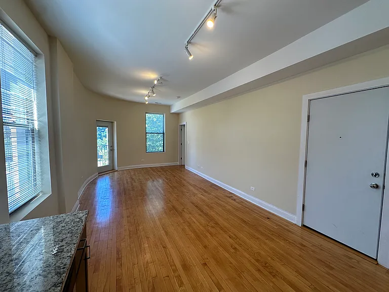 2159 W Belle Plaine Ave — Photo 15