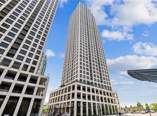 36 Elm Dr W #2704, Mississauga, ON L5B 1L9