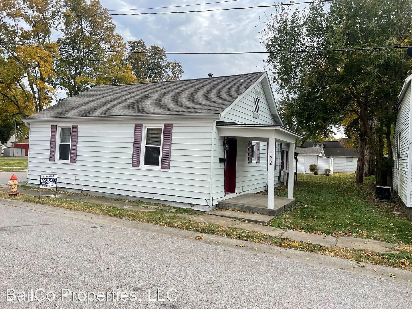 122 E State St photo 1
