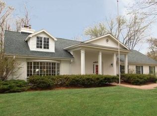 1655 Sunset Dr, Elm Grove, WI 53122