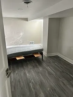 E 86th Pl — Photo 6