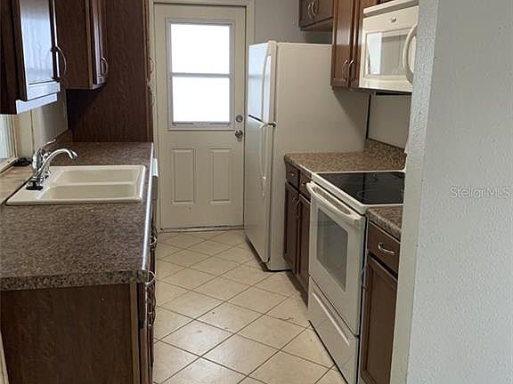 3rd image of 8104 Cascadas Ave