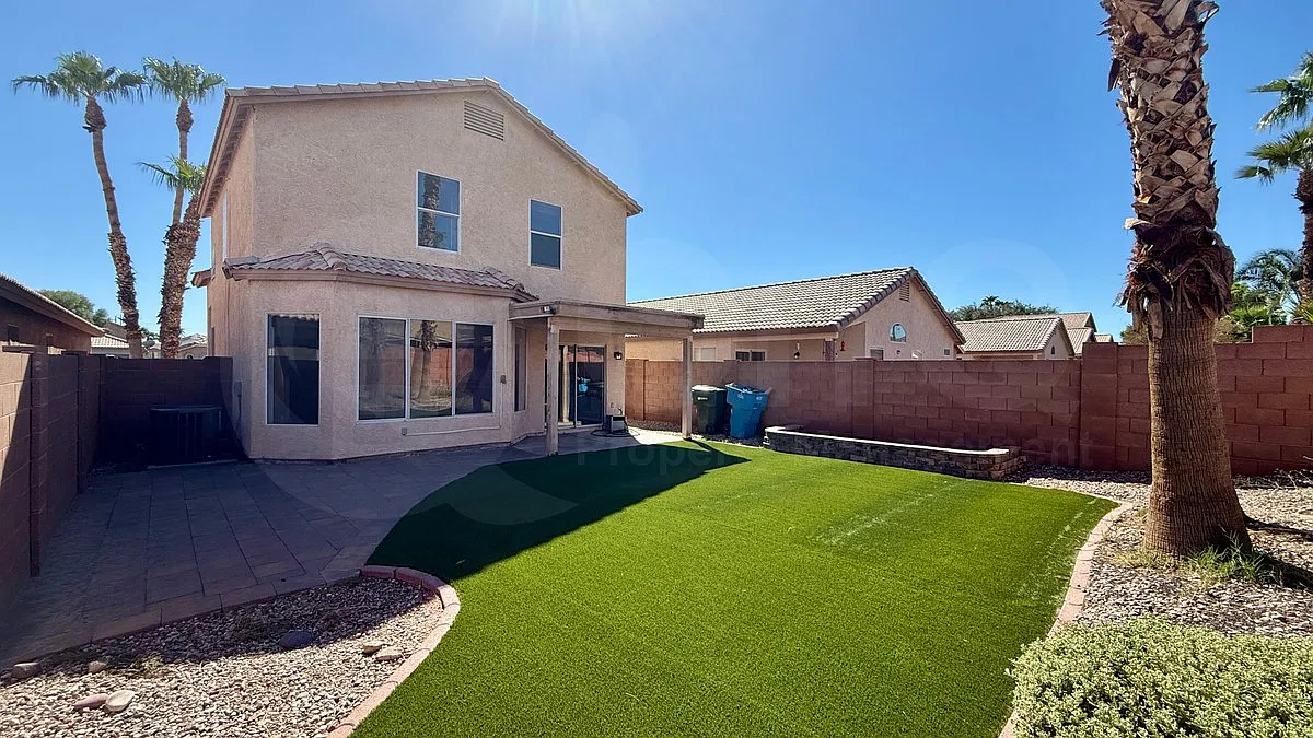 3 bed, 2.5 bath, 1601 sqft, $2,399 — Photo 4