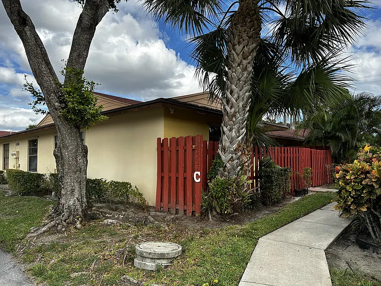 4326 Woodstock Dr #C — Photo 9