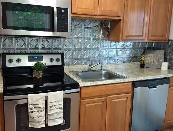 5th image of 1145 Midland Dr