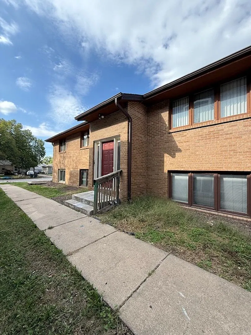 2408 S 10th St — Photo 1