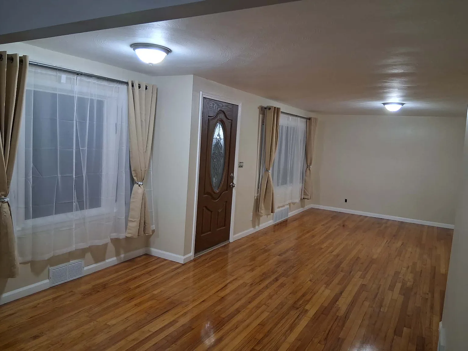 4 bed, 1382 sqft, $2,200 — Photo 1