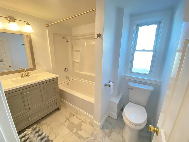 421 Washington St #1 — Photo 2