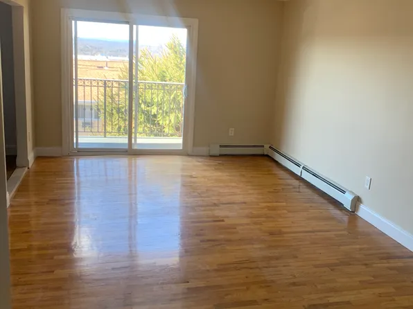 2 Cresthill Dr Unit C, Nyack, NY 10960