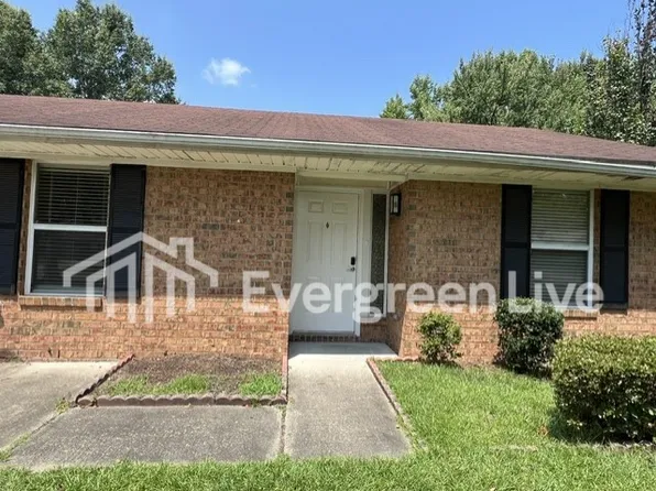 110 Willow Gardens Ct, Raeford, NC 28376