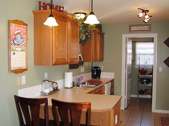 3rd image of 1017 Applewood Cir