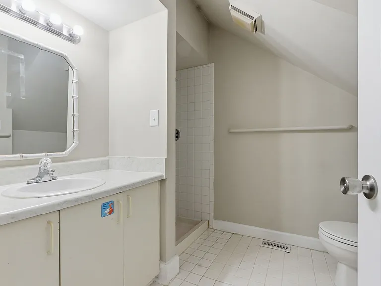 102 Markham Dr — Photo 18