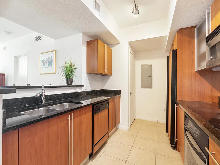 1551 N Flagler Dr #903 — Photo 9