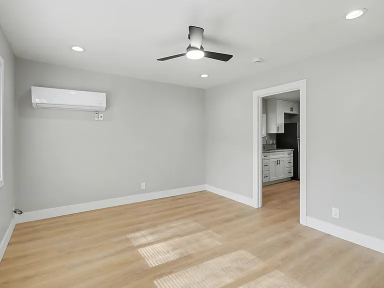 2725 I St #A — Photo 1