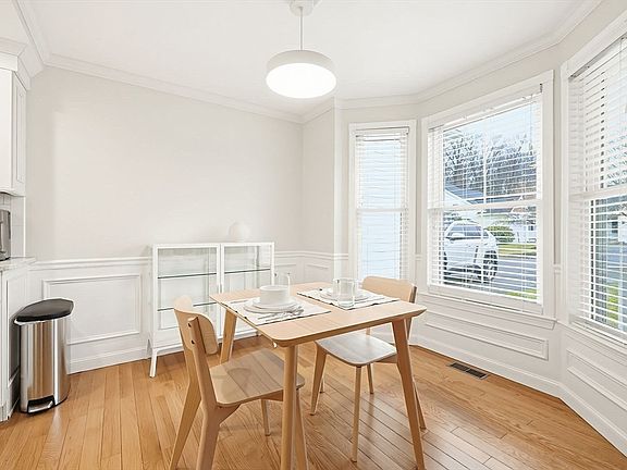 4th image of 26 Westminster Dr