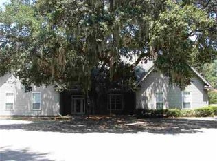 1235 Ladys Island Dr, Port Royal, SC 29935