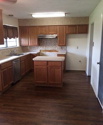 3rd image of 8914 Rainbow Dr