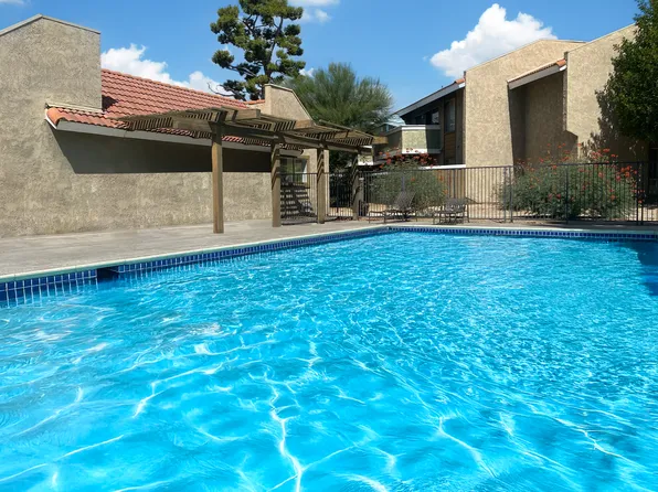 Amberwood Villas Apartments, 2098 W Acacia Ave #6639ef6e9, Hemet, CA 92545