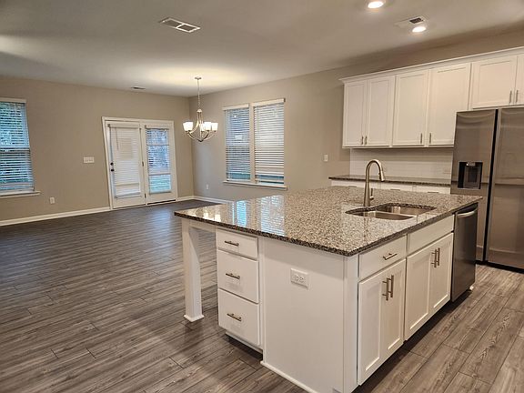 3rd image of 3417 Park Pointe Cir